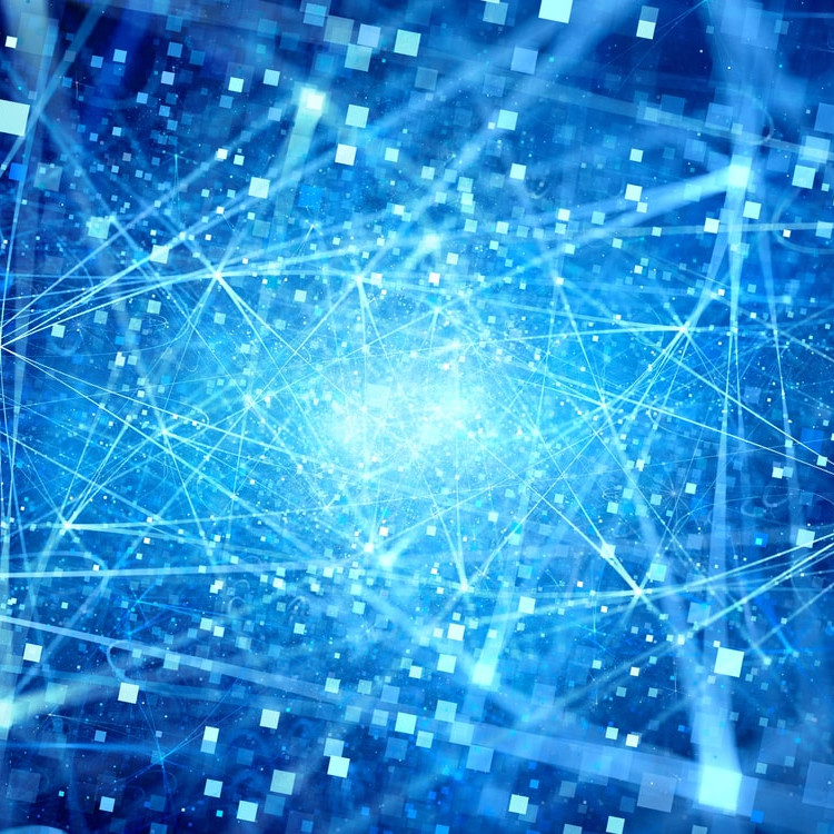 Abstraktní vizualizace modré digitální sítě s datovými body a světelnými efekty symbolizující konektivitu.