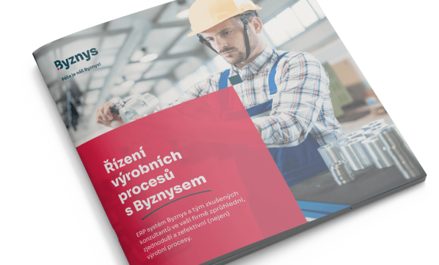 Brožura s obálkou zobrazující pracovníka v helmě v průmyslovém prostředí